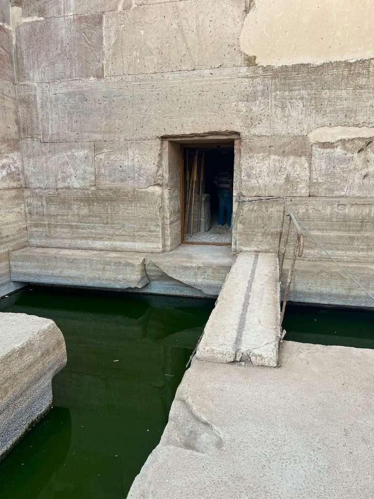 Osireion lake