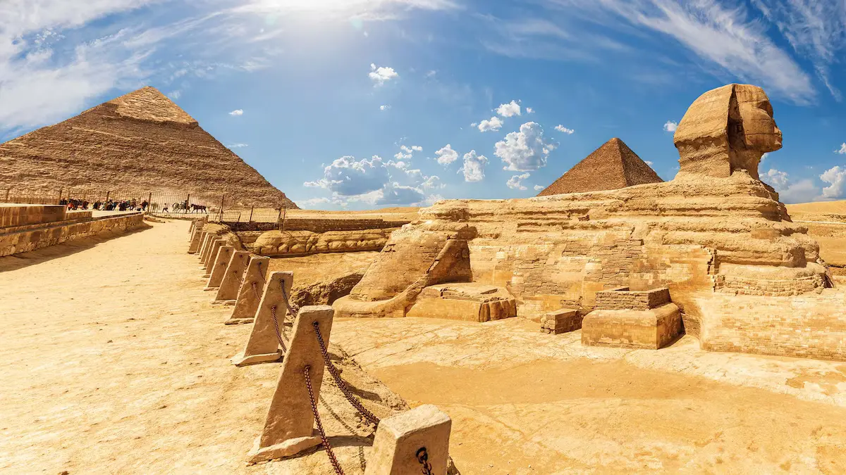 Things to do in Egypt – Visit the Pyramids of Giza and Great Sphinx in Cairo